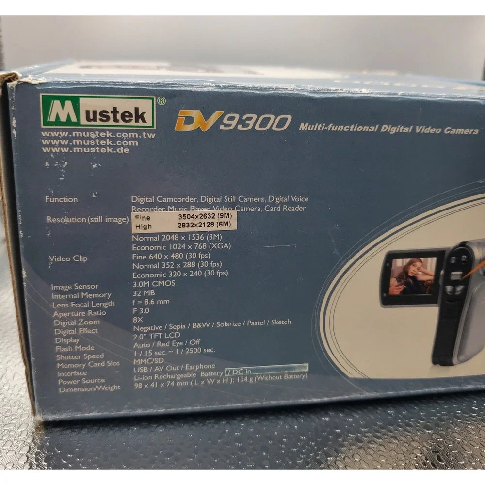 Mustek DV9300 Digital Video Camera Camcorder Silver Y2K 3.0MP 8X Zoom Boxed